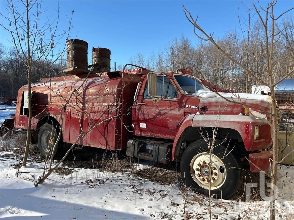 Ford F7000 Autocisterna