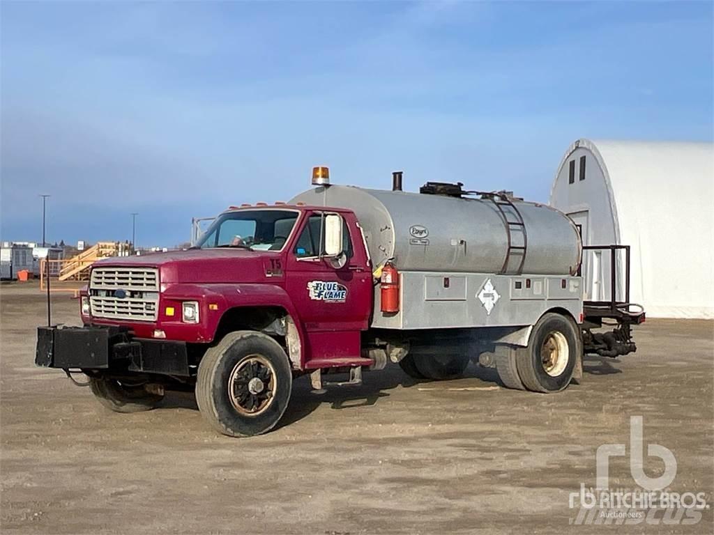 Ford F800 Bitumena smidzinātāji
