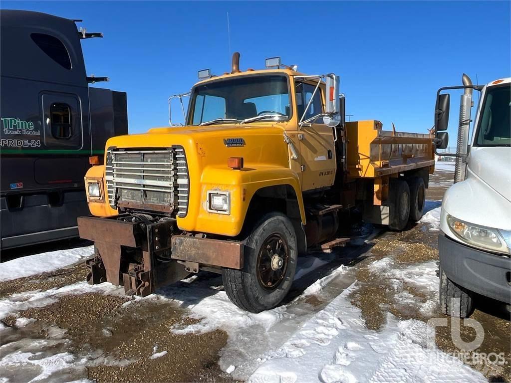 Ford L8000 Pašizgāzējs