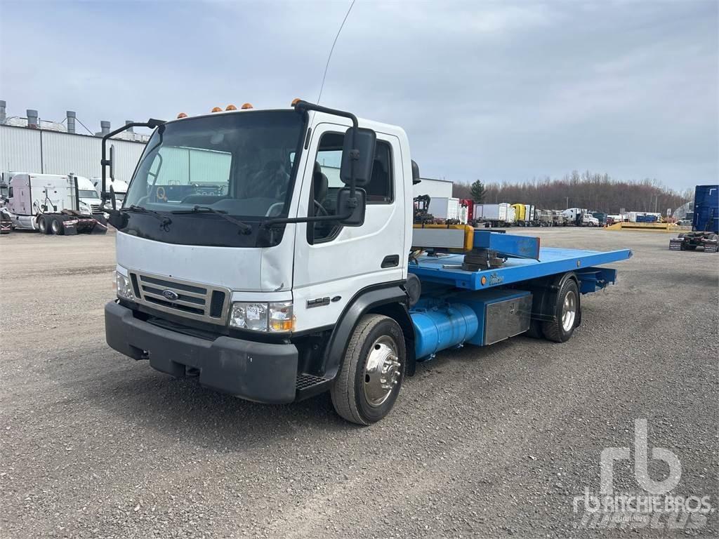 Ford LCF450 Evakuators ar manipulatoru