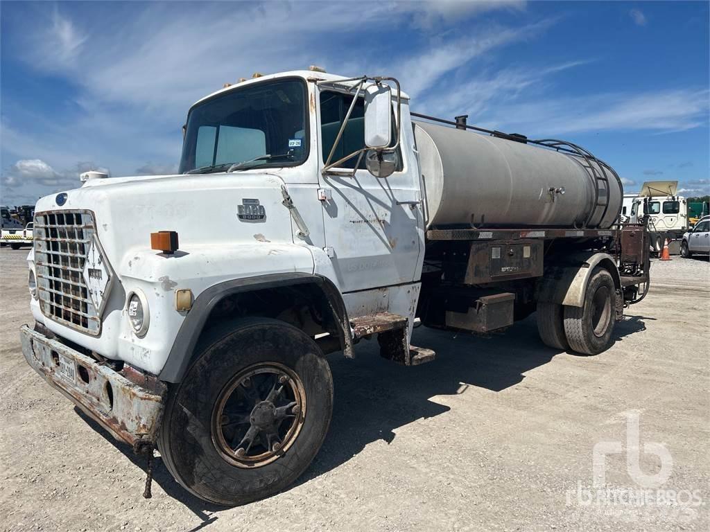 Ford LN8000 Bitumena smidzinātāji