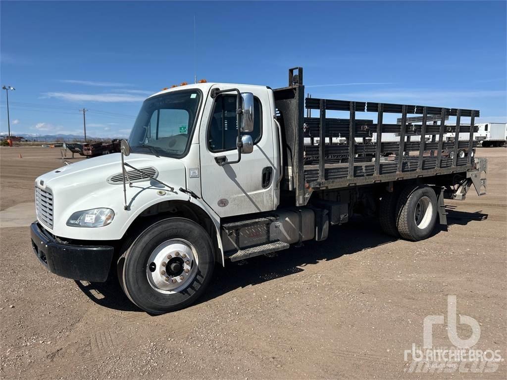 Freightliner M2 Platformas/izkraušana no sāniem