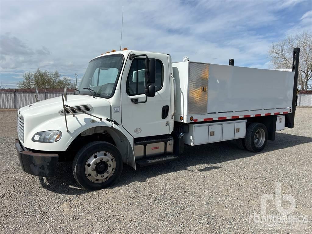 Freightliner M2 Platformas/izkraušana no sāniem