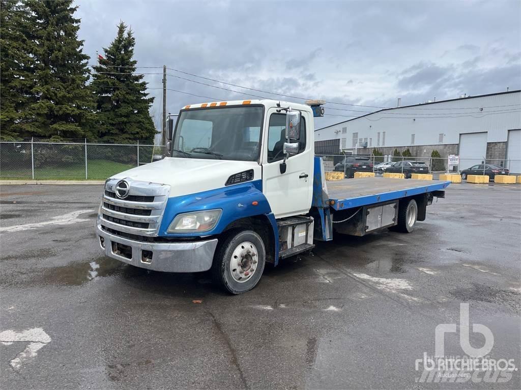 Hino 258 Platformas/kravas mašīnas ar vinču