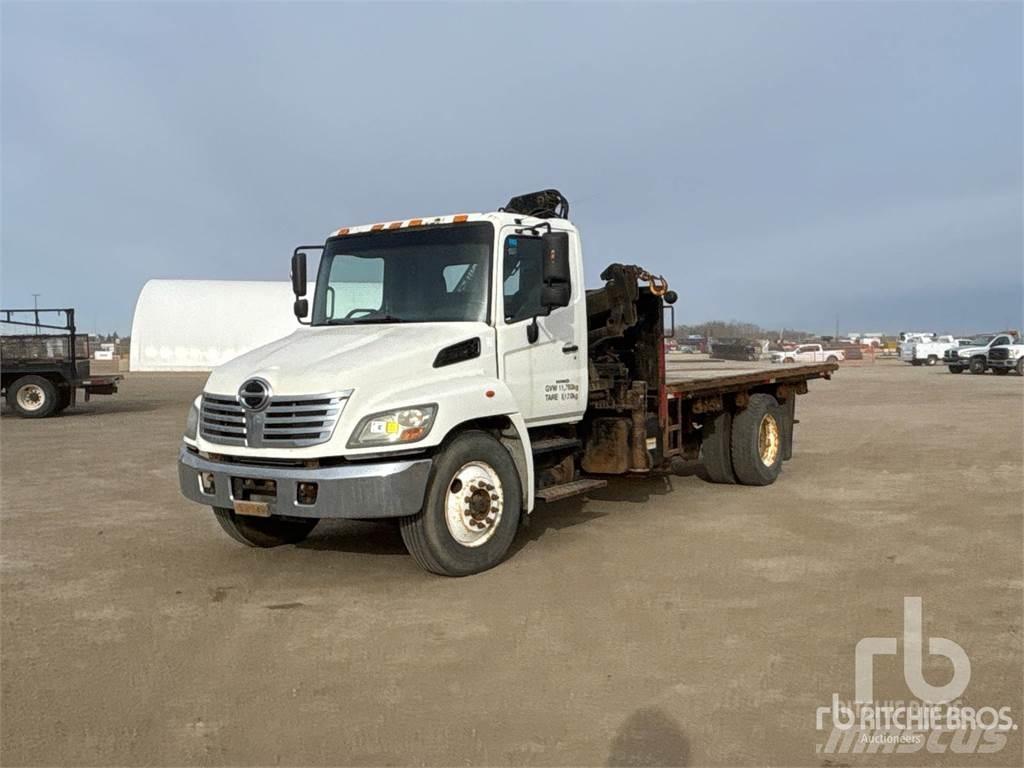 Hino 338 Smagās mašīnas ar celtni