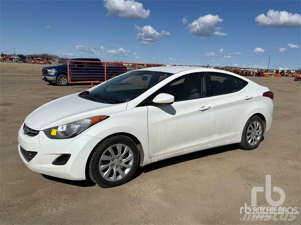 Hyundai ELANTRA Automašīnas