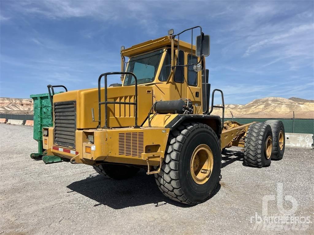 John Deere 300C Šasija ar kabīni