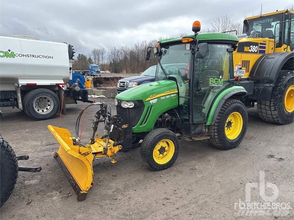 John Deere 3520 Kompaktie traktori