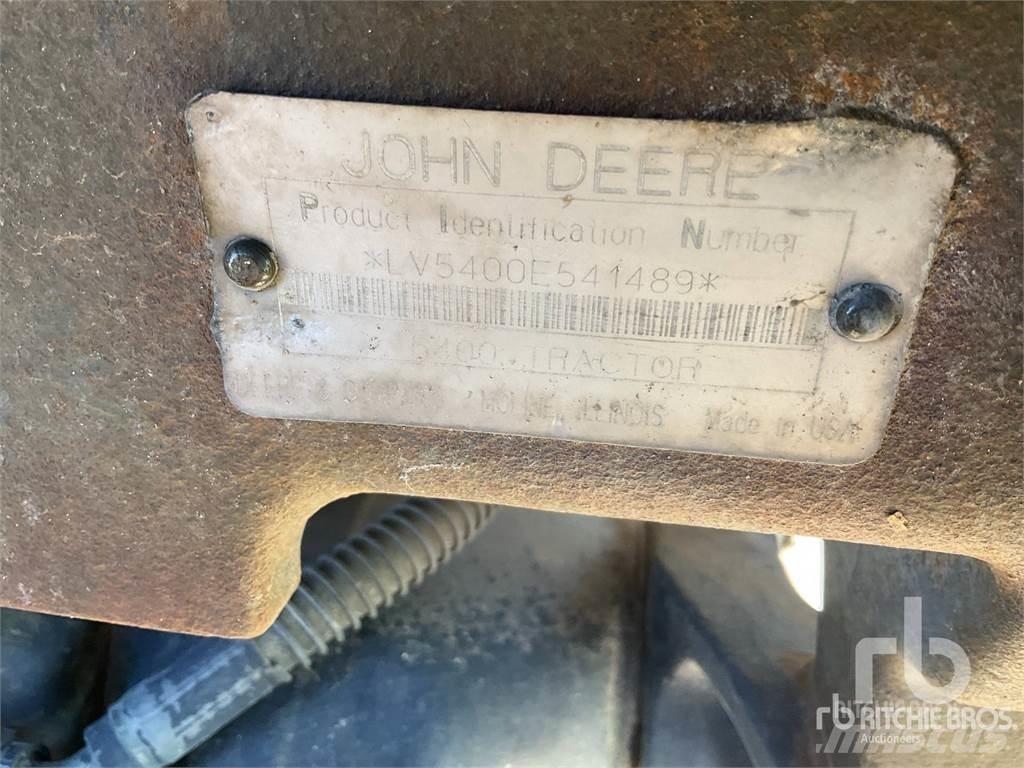 John Deere 5400 Traktori
