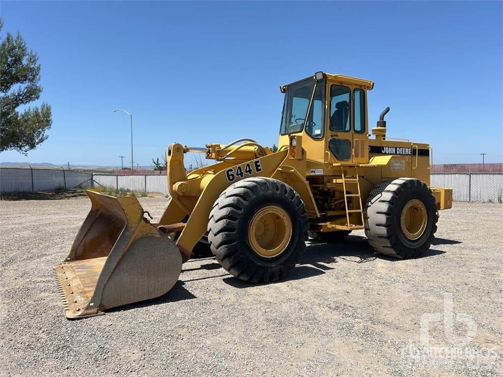John Deere 644E Iekrāvēji uz riteņiem