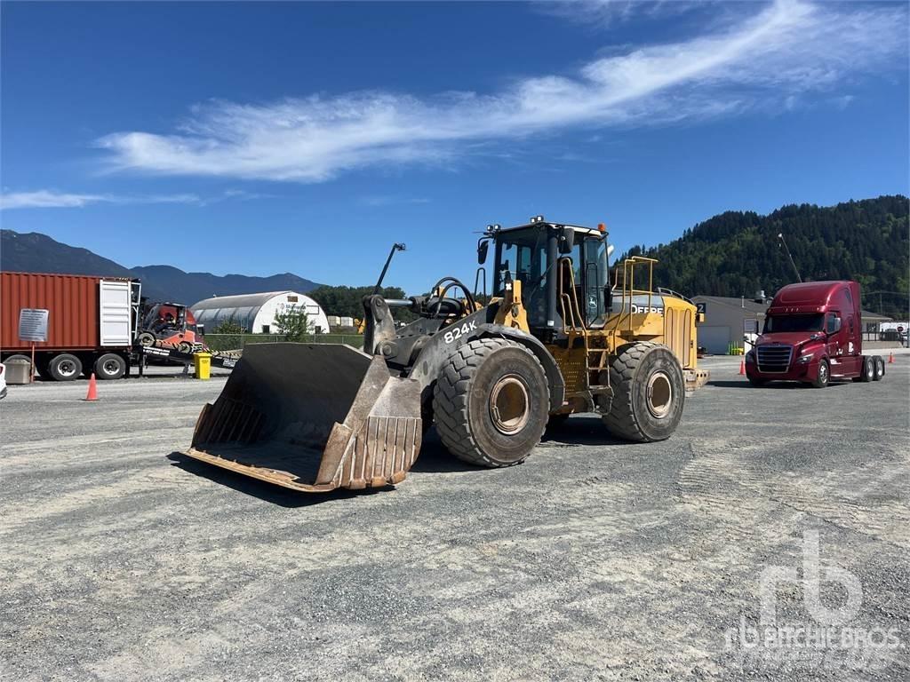 John Deere 824K Iekrāvēji uz riteņiem