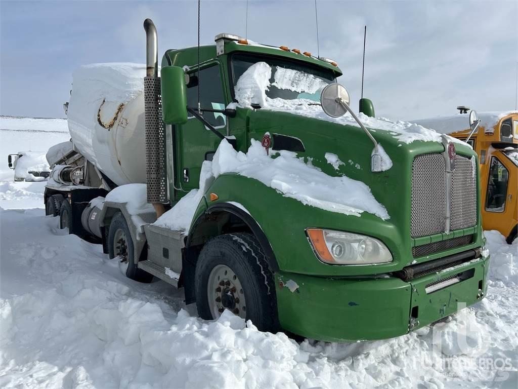 Kenworth T440 Betonvedēji