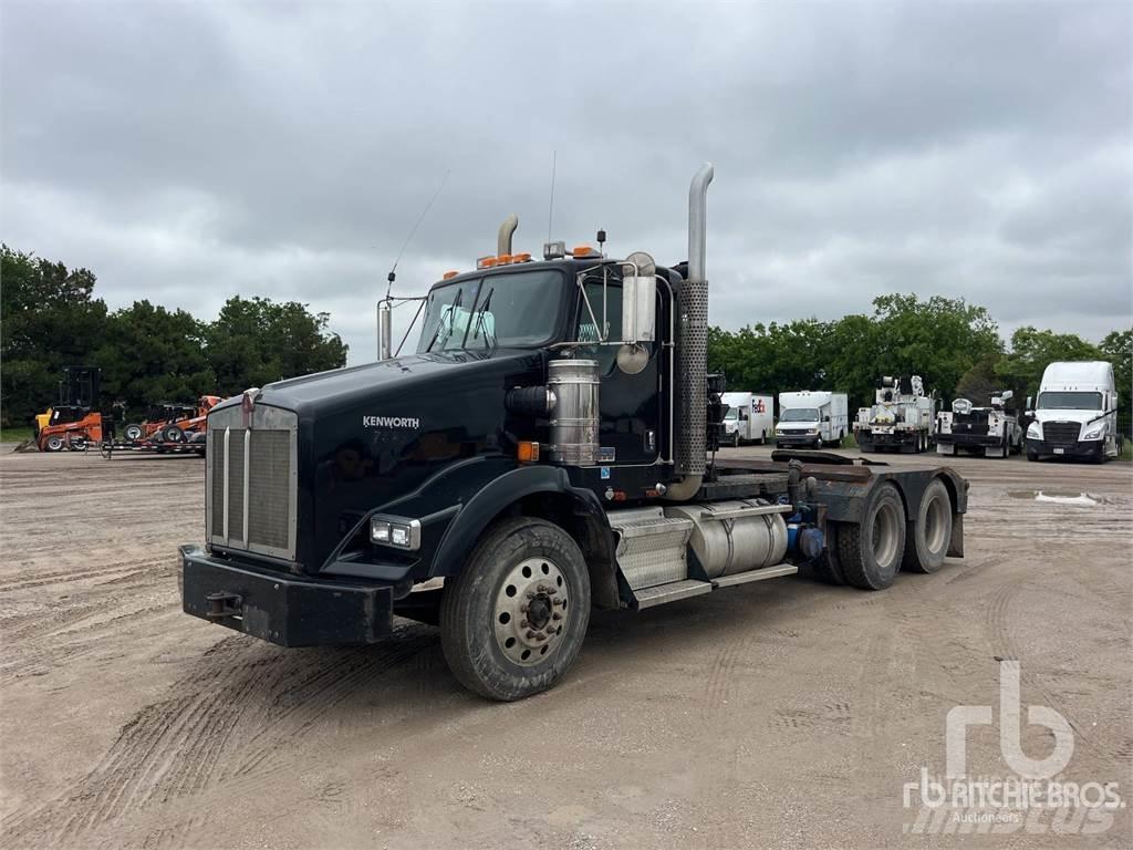 Kenworth T800 Platformas/kravas mašīnas ar vinču