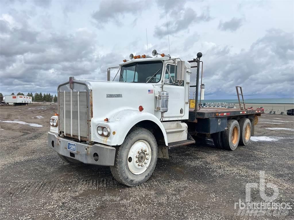 Kenworth W900 Platformas/izkraušana no sāniem