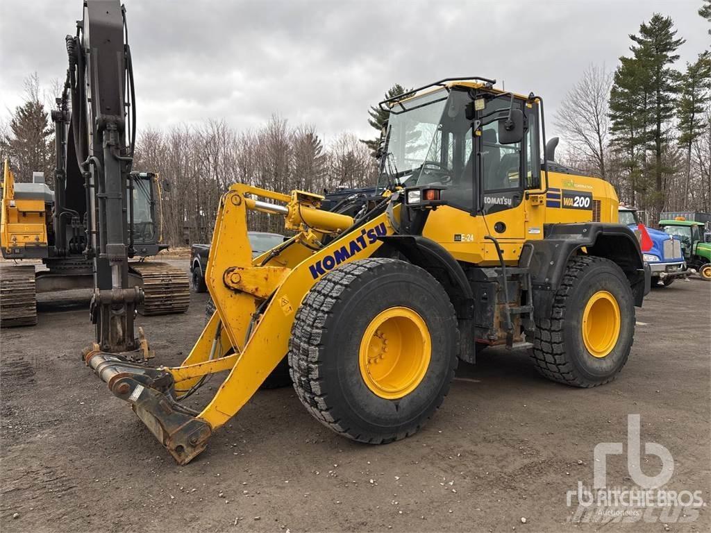 Komatsu WA200-8 Iekrāvēji uz riteņiem