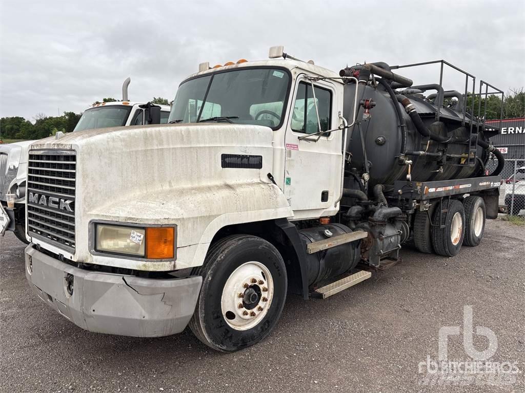 Mack CH613 Kombinētās vakumsūkņa mašīnas