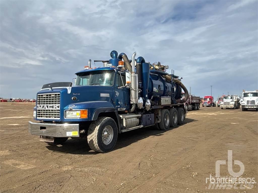 Mack CL713 Kombinētās vakumsūkņa mašīnas