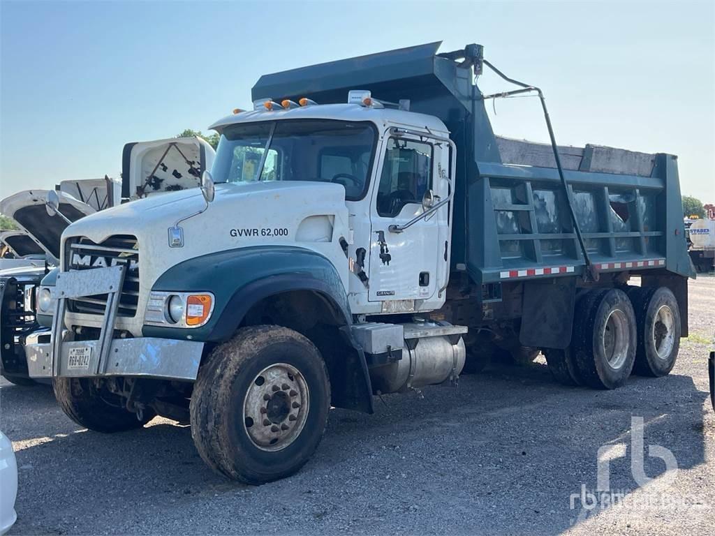 Mack CV713 Pašizgāzējs
