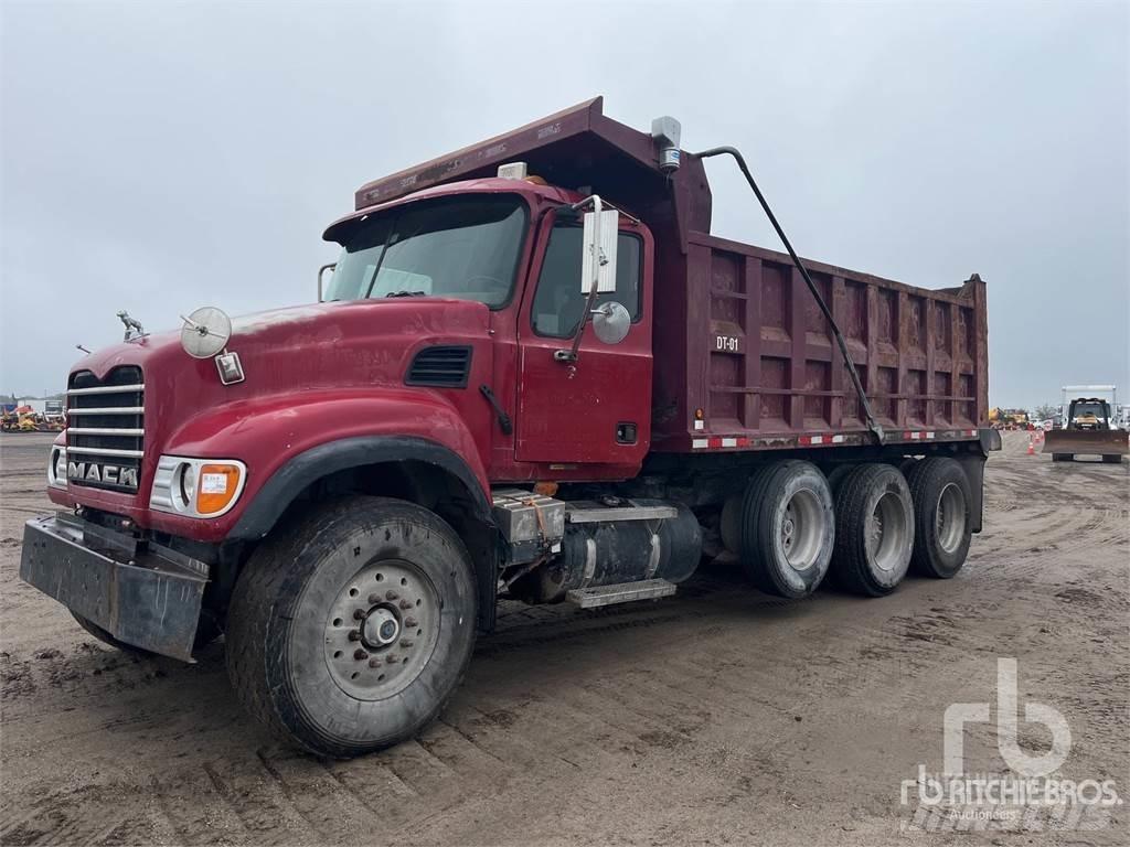 Mack CV713 Pašizgāzējs