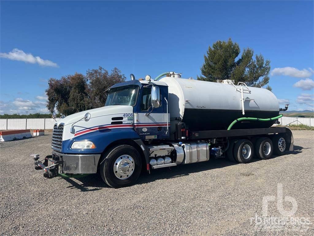 Mack CX613 Ūdens mašīnas