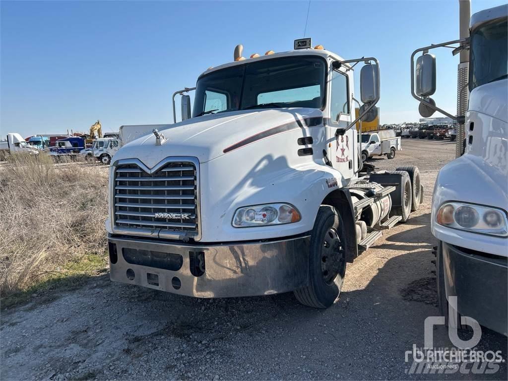 Mack CXU613 Vilcēji