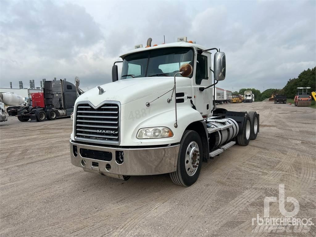 Mack CXU613 Vilcēji