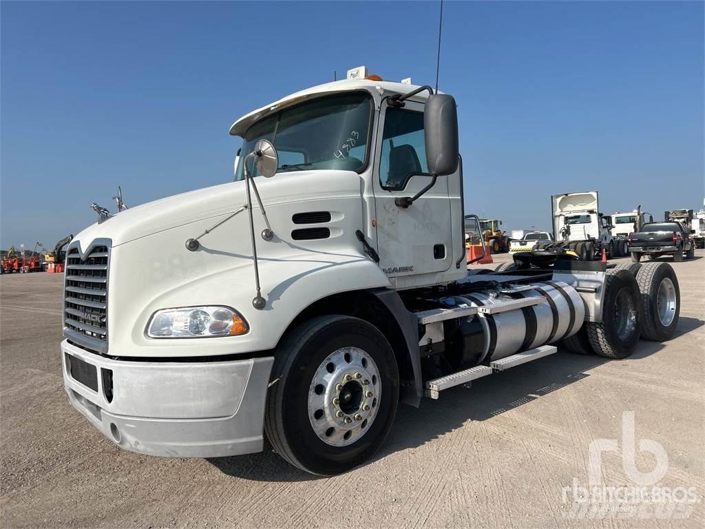 Mack CXU613 Vilcēji