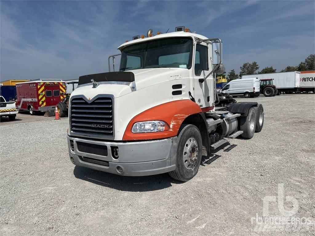 Mack CXU613 Vilcēji