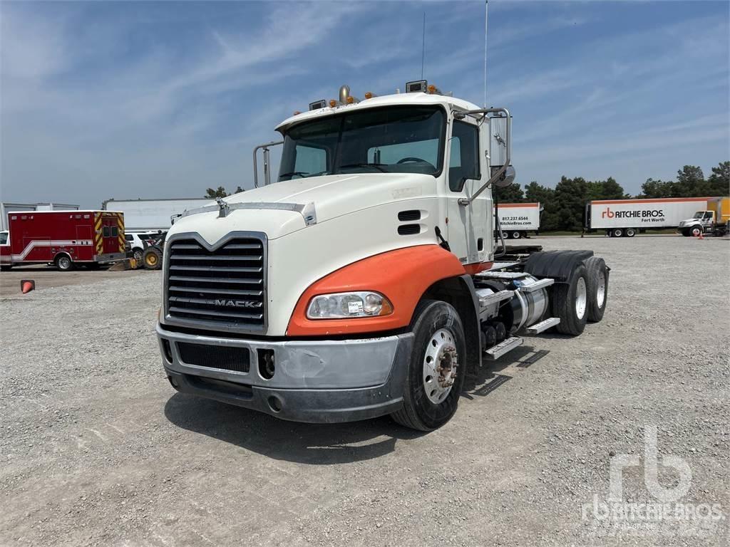 Mack CXU613 Vilcēji