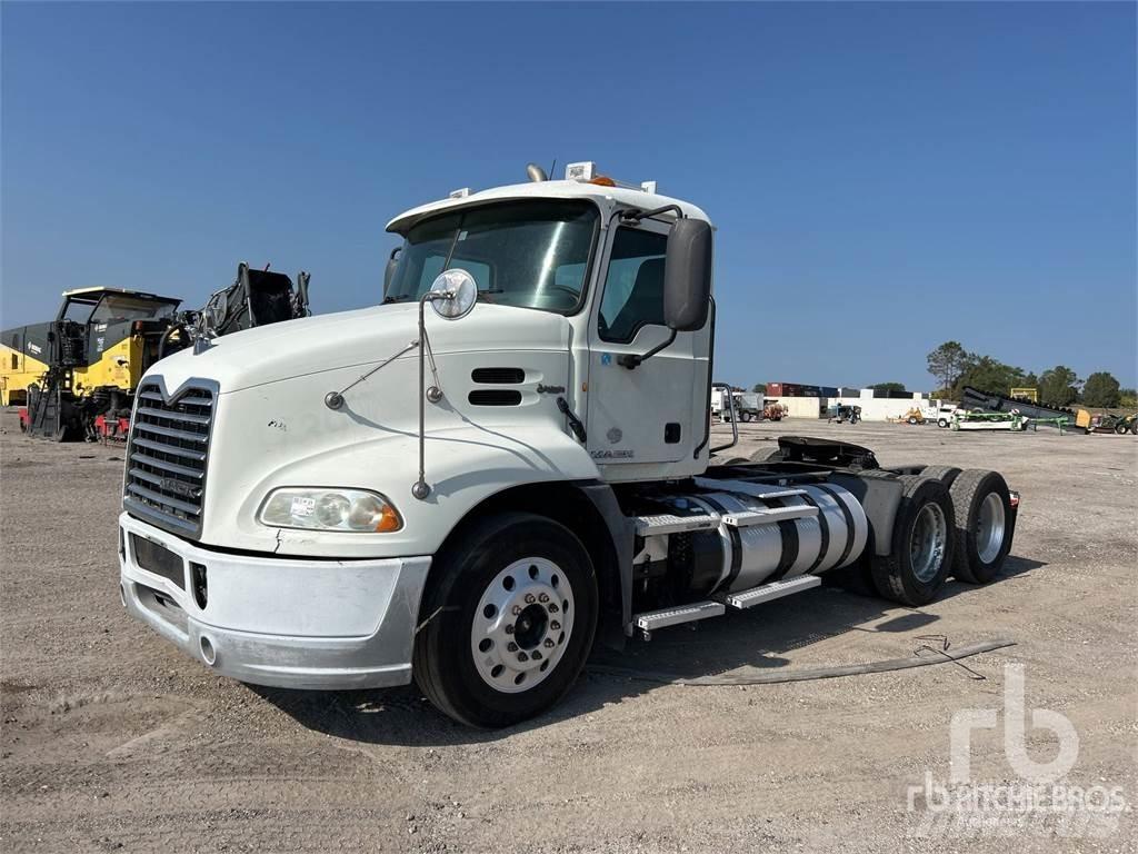 Mack CXU613 Vilcēji