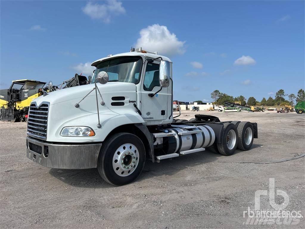 Mack CXU613 Vilcēji