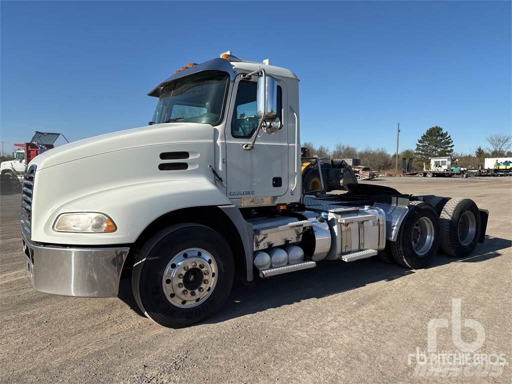 Mack CXU613 Vilcēji