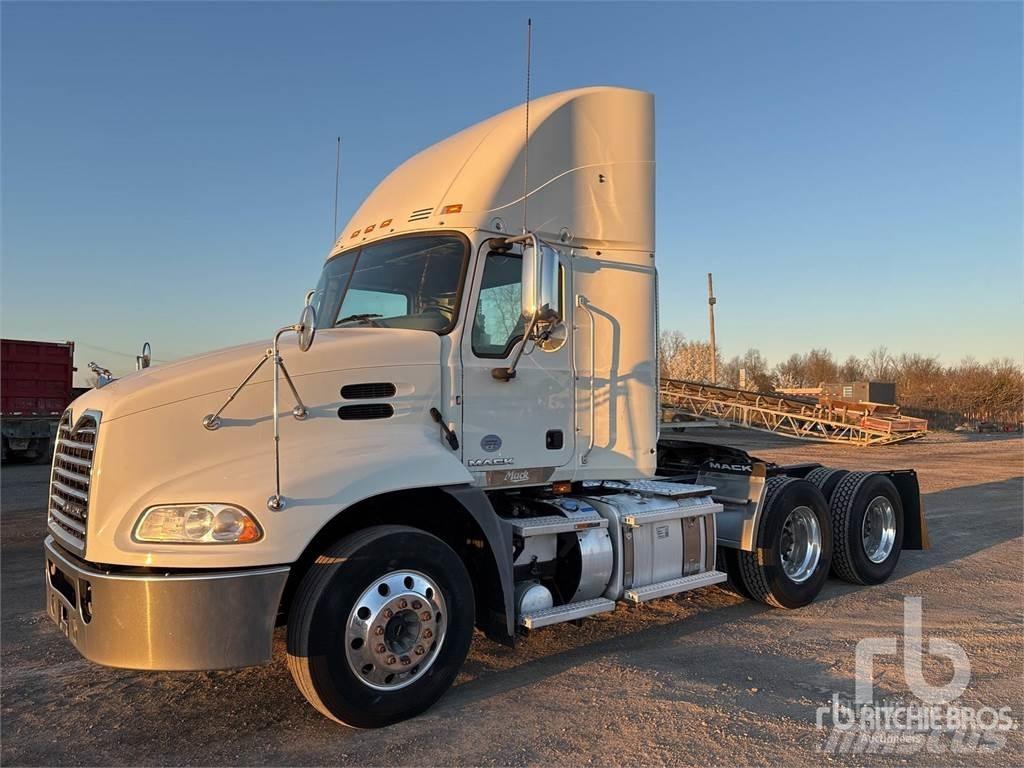 Mack CXU613 Vilcēji