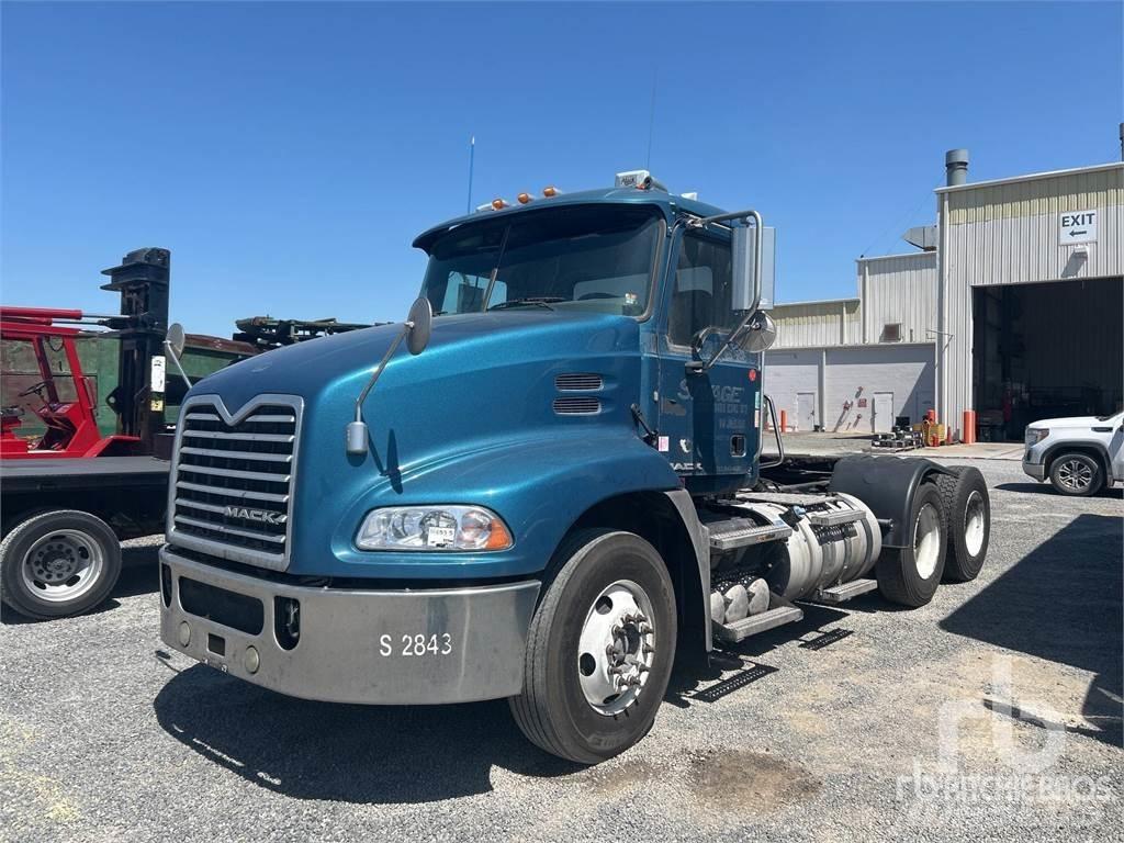 Mack CXU613 Vilcēji