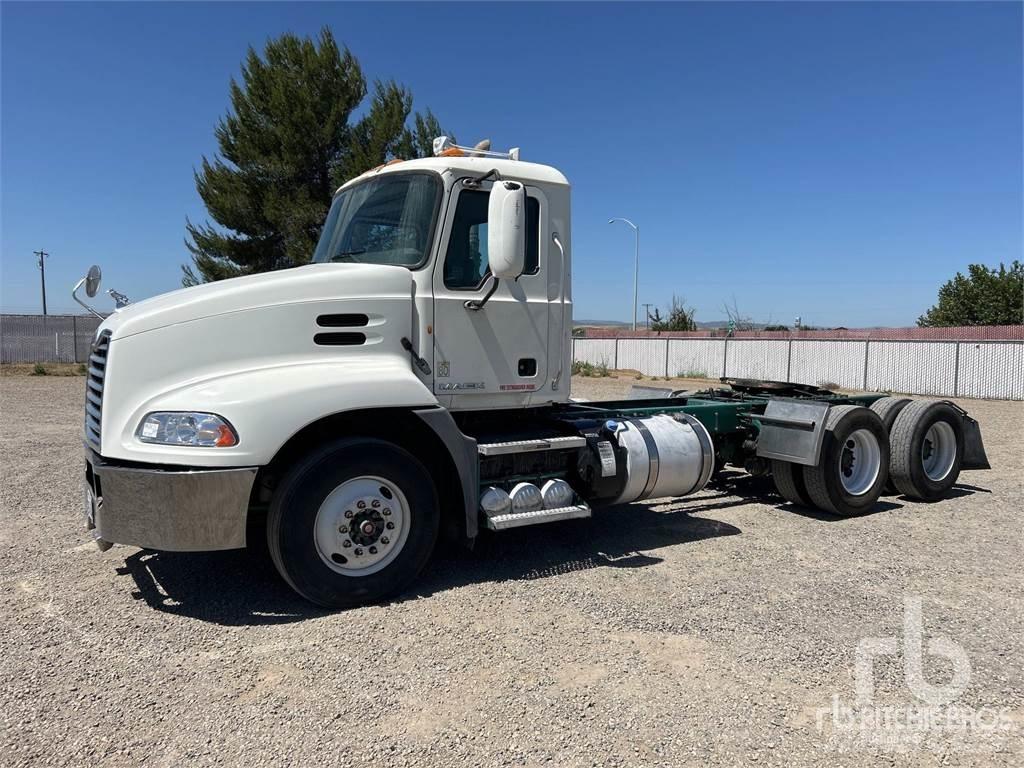 Mack CXU613 Vilcēji