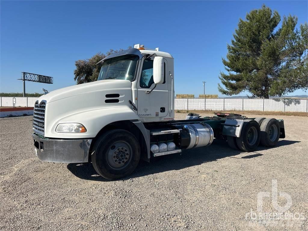 Mack CXU613 Vilcēji