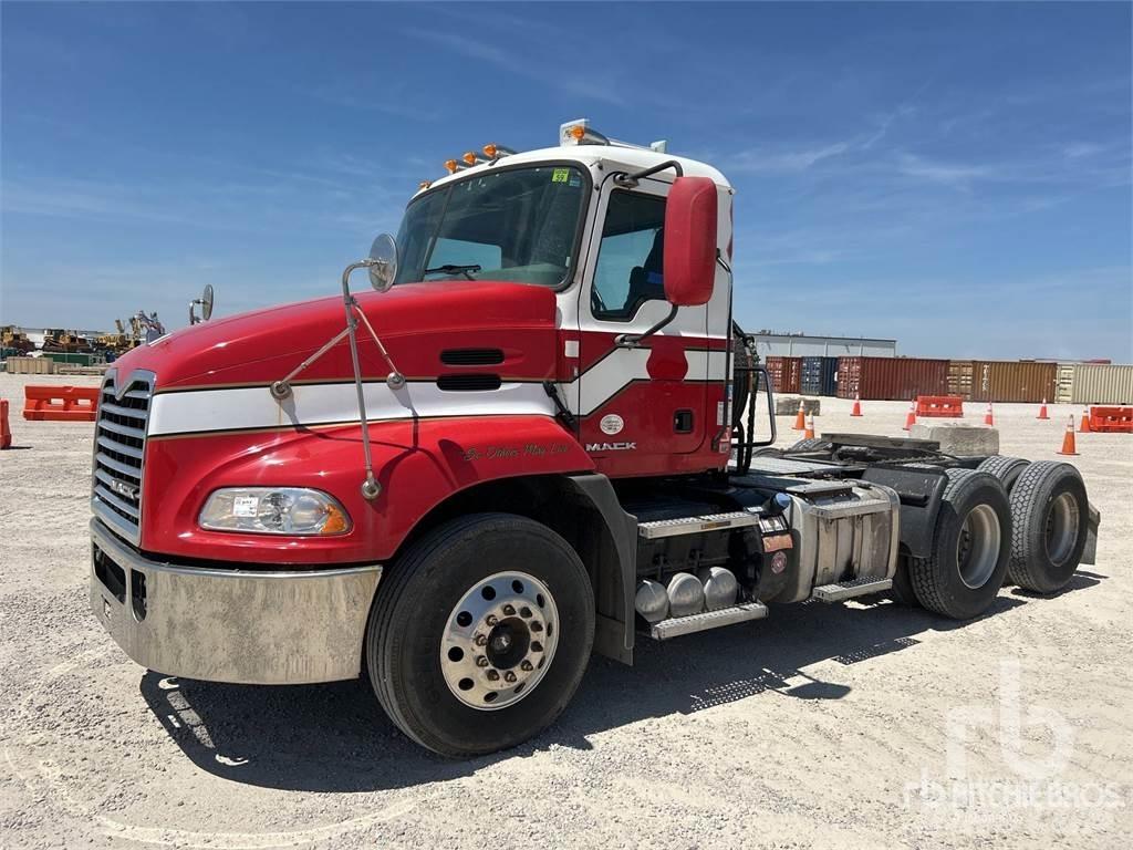 Mack CXU613 Vilcēji