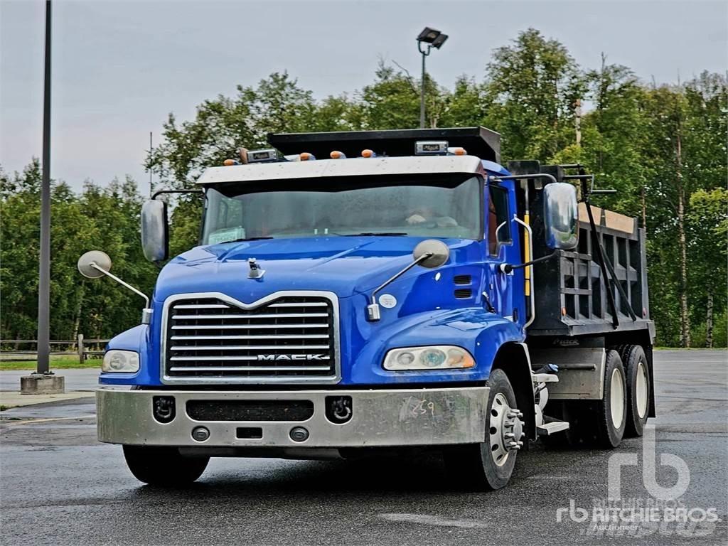Mack CXU613T Pašizgāzējs
