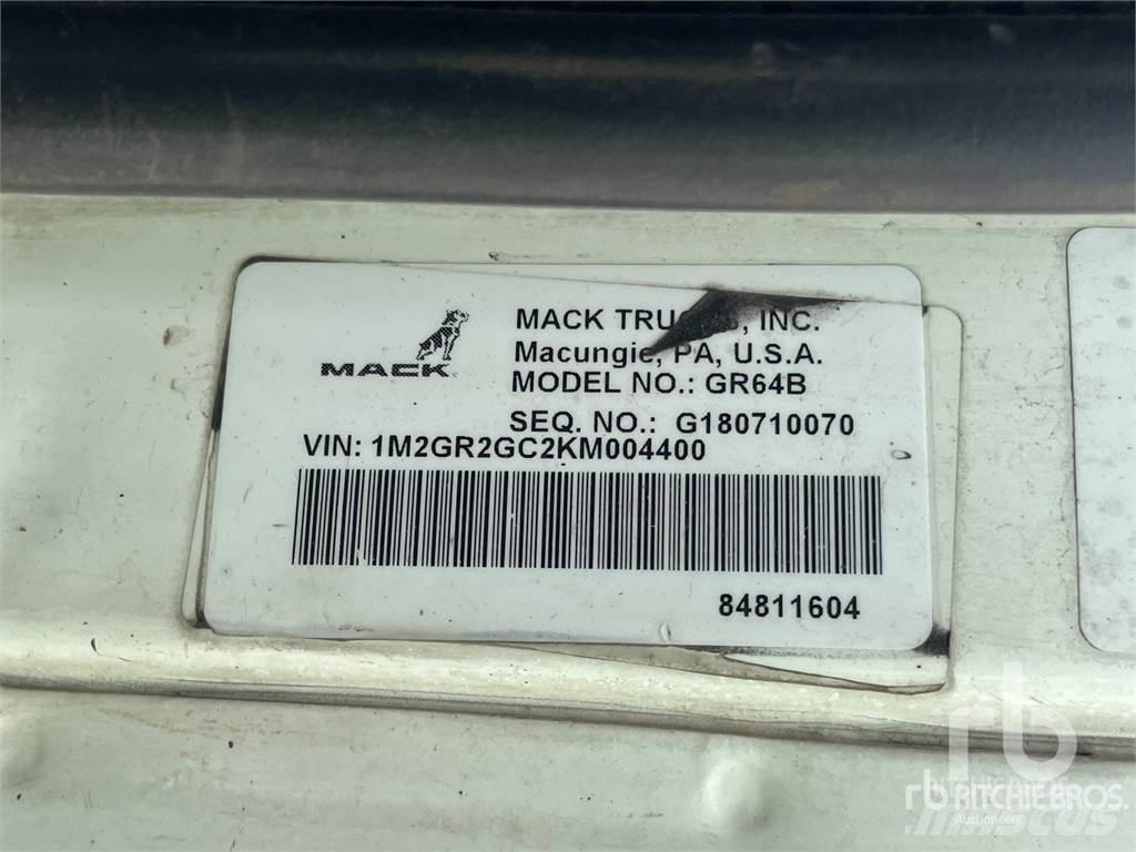 Mack GR64B Kabeļu pacēlājs nomontējamām kravas mašīnām