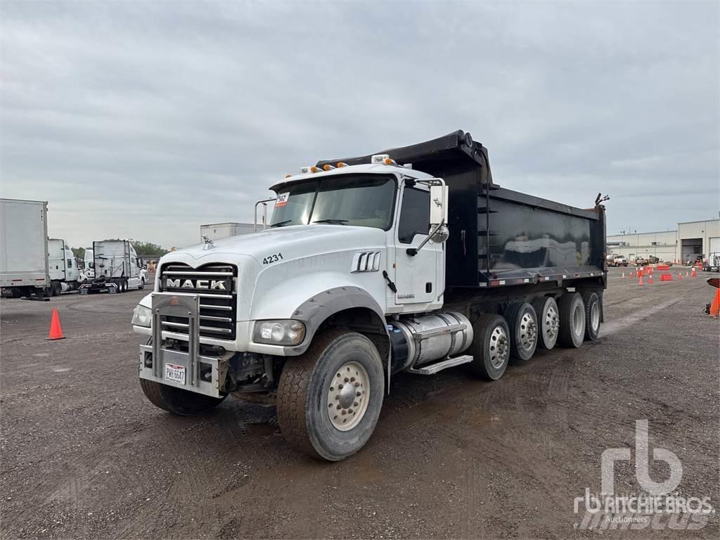 Mack GU713 Pašizgāzējs