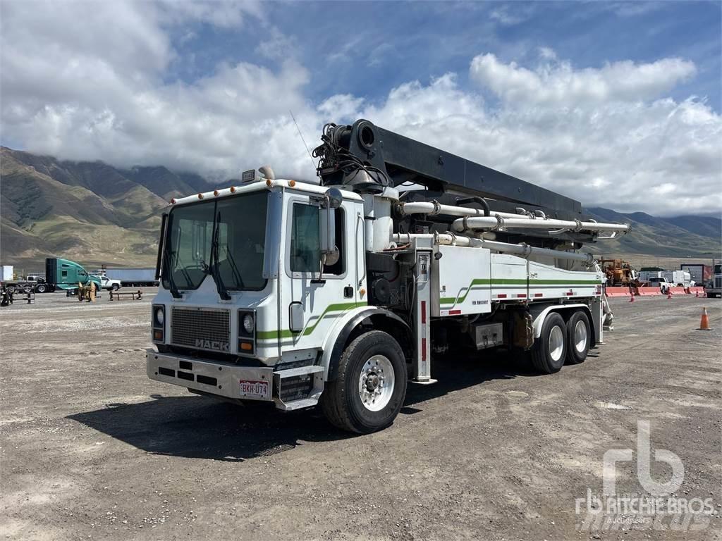 Mack MR688S Betonvedēji