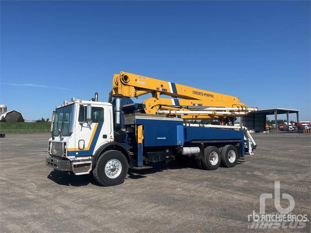 Mack MR688S Betonvedēji