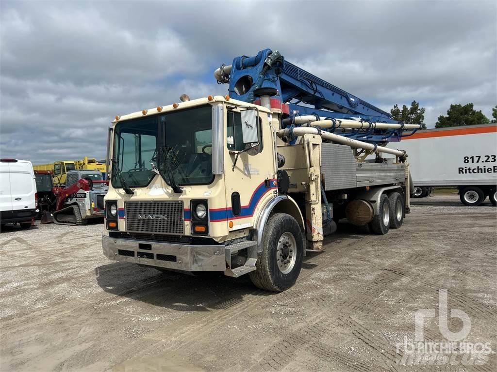 Mack MR688S Betonvedēji