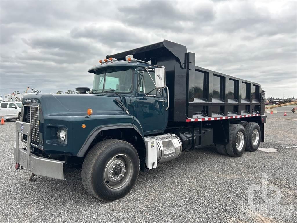 Mack RB688S Pašizgāzējs