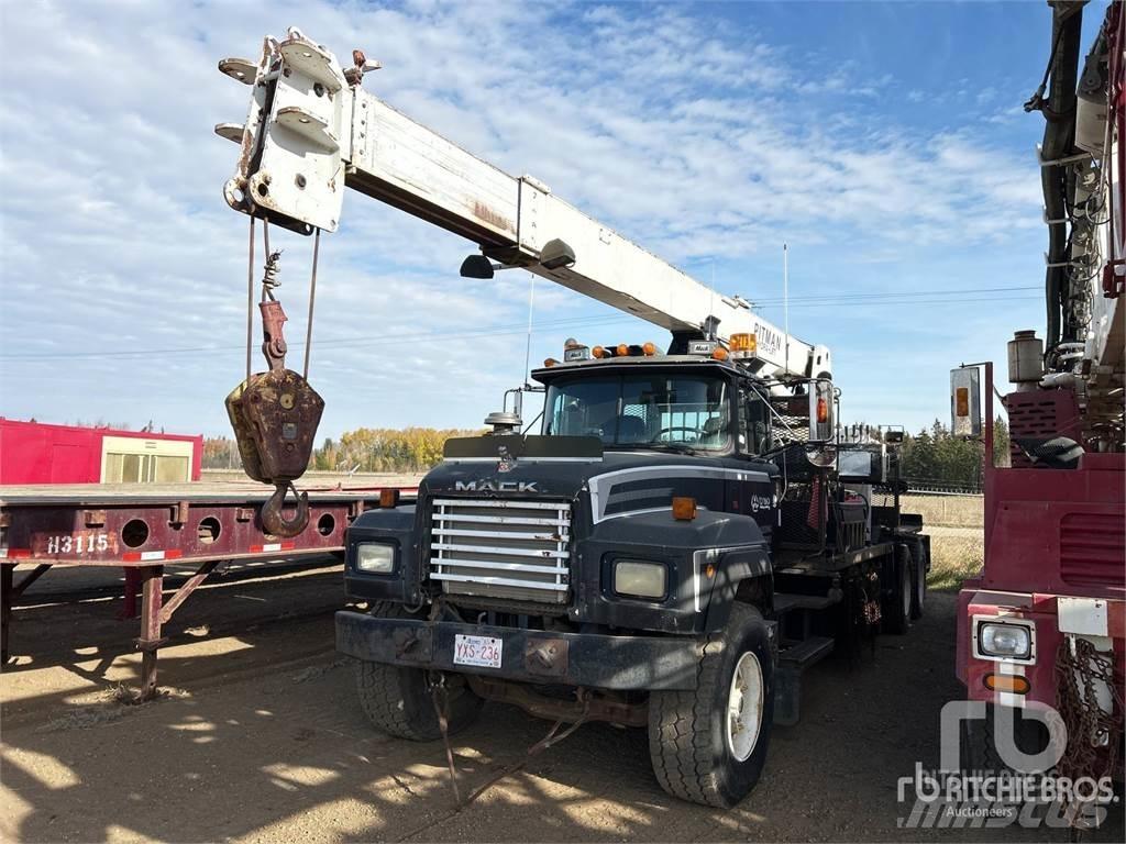 Mack RD688S Smagās mašīnas ar celtni