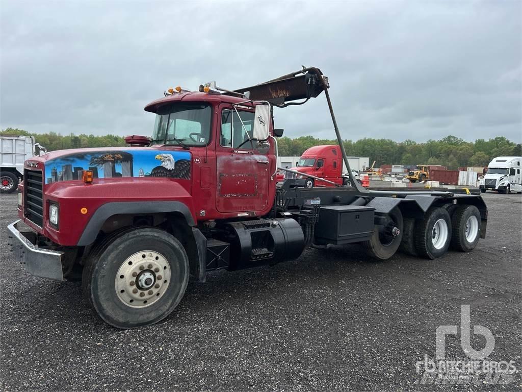 Mack RD688S Kabeļu pacēlājs nomontējamām kravas mašīnām