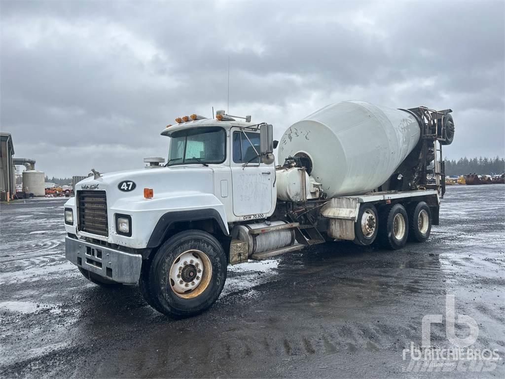 Mack RD690S Betonvedēji