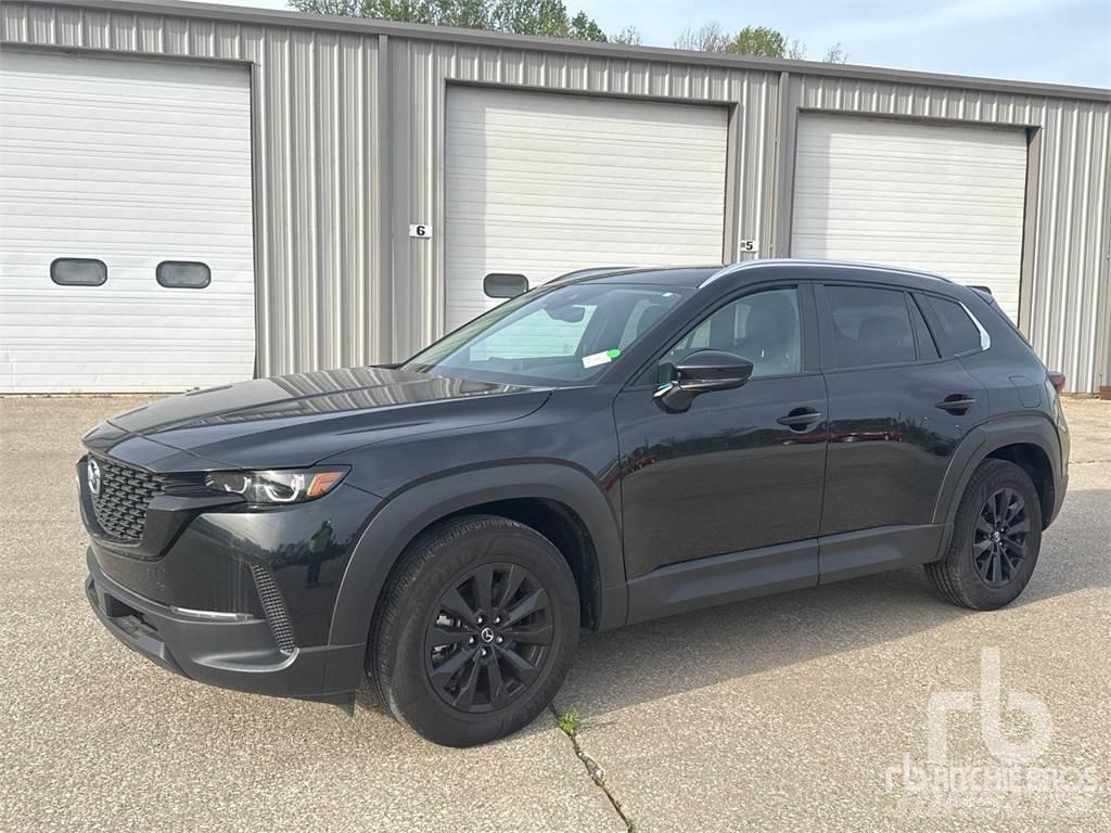 Mazda CX-50 Vieglais kravas automobilis/izkraušana no sāniem