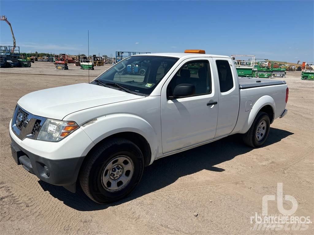 Nissan FRONTIER Vieglais kravas automobilis/izkraušana no sāniem