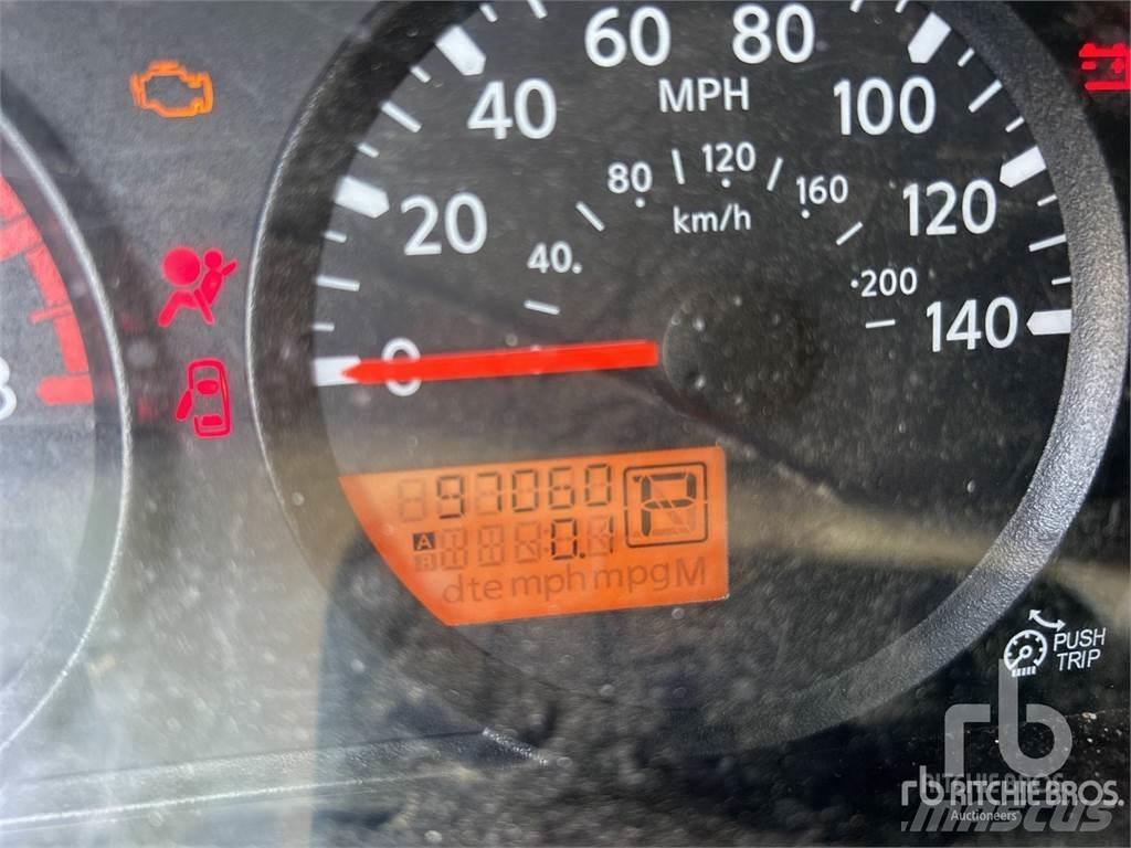 Nissan FRONTIER Vieglais kravas automobilis/izkraušana no sāniem